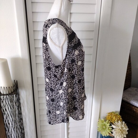 CAbi #3079 Jot Top Polka Dot Sleeveless Blouse Black White Size M - Picture 3 of 8
